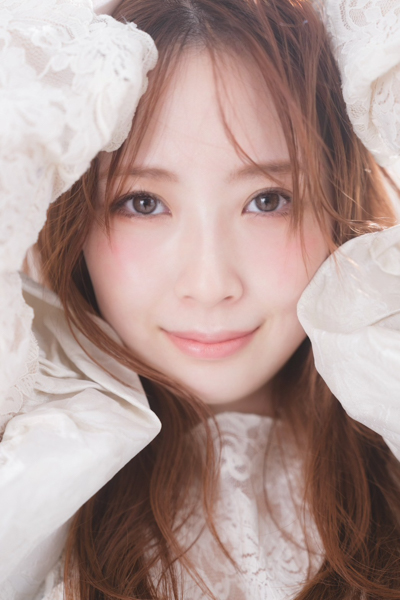 高柳明音、ピンク＆ブラウンメイクで透明感あふれる大人な雰囲気にファン大絶賛！