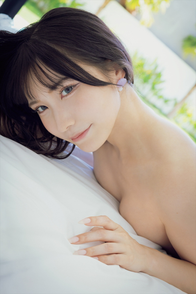 11月27日(木)発売！現役アイドルの伊織芽衣の1st 写真集『芽色-めいろ-』の先行カット第2弾＆本人から最新コメントが到着！