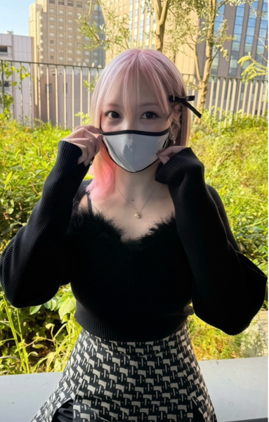 ざわちん、ピンクのグラデーションヘアで審査員！ニーハイブーツから 美脚コーデ披露も