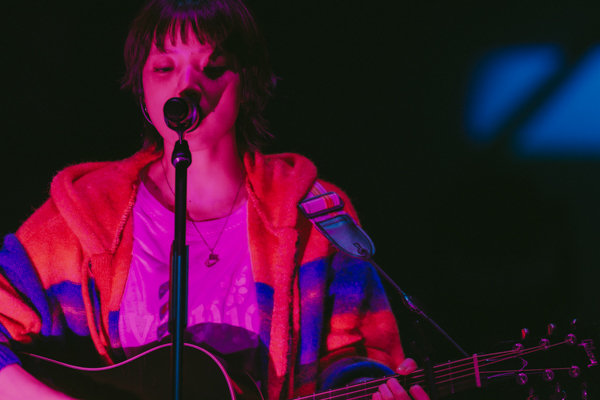 あいみょん、全7公演に及ぶ全国ツアーを完遂！ 12月22日(月)に水戸市民会館グロービスホールで開催された「AIMYON TOUR 2025+ヘブンズ・ベーカリー」のファイナル公演をレポート！ツアーセットリストをまとめたプレイリストも公開！