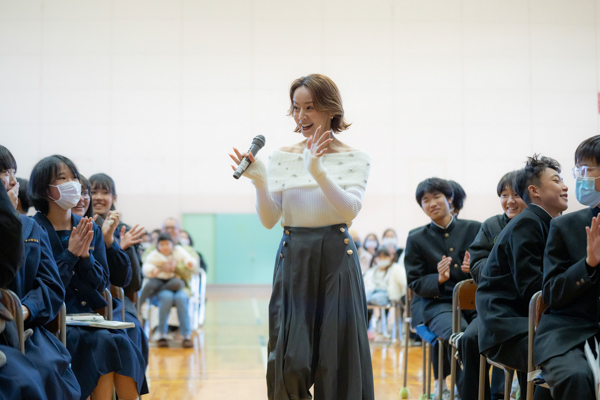 鈴木亜美『失敗してもチャレンジできる時間がたくさんある』山梨県初開催の「avex class」で生徒たちにエールを送った