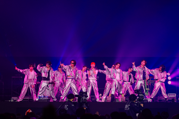 INI『COUNTDOWN JAPAN 25/26』今年ラストのフェス出演！幅広い楽曲で魅せ、存在感を鮮烈に刻む