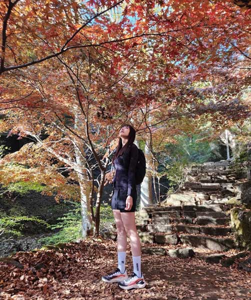 渡辺梨加、美スタイルきわだつスポーティ衣装でファン魅了