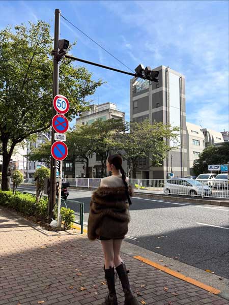 「ビジュが爆発してる」鈴木南美、脚長美脚が圧倒的！ミニスカ×厚底ブーツで魅せた美スタイルに反響