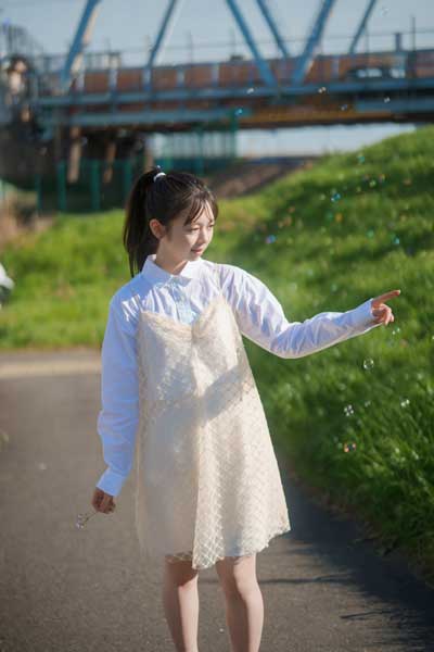 乃木坂46・長嶋凛桜が6期生連載の3回目に登場！「泡沫」をテーマに儚くも美しい瞬間を捉える。「B.L.T.2月号」