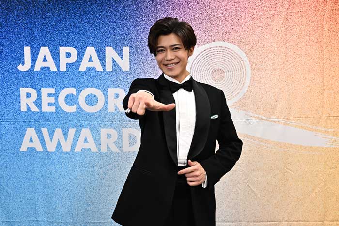 新浜レオン「純烈・酒井さんからクオカードもらっちゃったんで、ちょっとライバルとは言えない」『第67回　輝く！日本レコード大賞』インタビュー