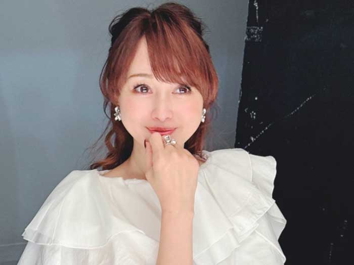 渡辺美奈代、清楚・フェミニン・華やか…圧巻の7変化でファン魅了「どれも素敵」「最高に可愛い」「とっても…とってもお綺麗」「デコルテもお綺麗」