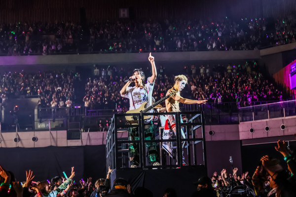 喜矢武豊がガチュピンになり巨大化！？ゴールデンボンバー、ツアーファイナル完走＆新曲配信リリース