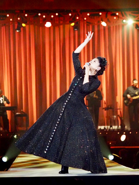 南野陽子、飛天でディナーショー開催！ディナーショーでは異例となるファッションショーを披露！SNSで話題の人気メンズモデルおじフェスが登場！男女がすれ違うドラマチックな演出に会場どよめき