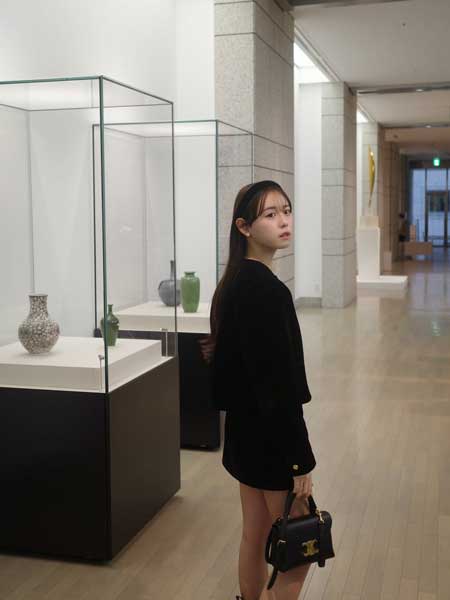 大瀧沙羅、クラシカルなミニ丈コーデで圧巻のスタイル披露