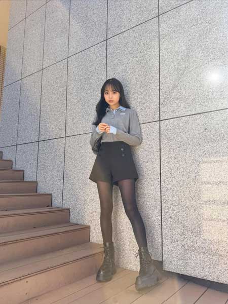 林芽亜里、黒タイツ×ブーツで決まる縦長シルエットでファン魅了