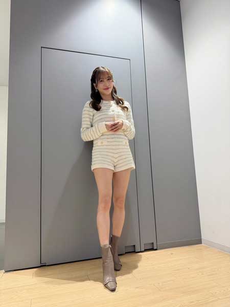 脚長バランスが神！大島麻衣、ニットセットアップで映えるスラッと美脚ショット公開