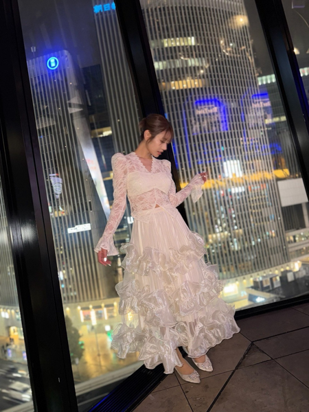 『女王』河北彩伽/萌名、白いドレスの歌姫降臨ショットが天使すぎて話題に！