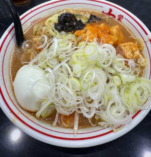 パンサー尾形、仕事終わりに懐かしの蒙古タンメンデート＆妻大興奮「え、何年振りに食べたんだろう▼▼▼」「付き合ってるときによく食べたからめっちゃ懐かしくて、そして美味しかった！！！！！！」