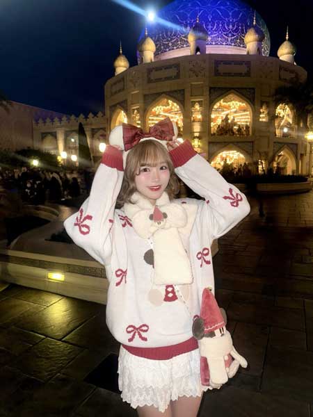 濱越さおり、もこもこリボンニット×レースミニコーデで美脚を披露