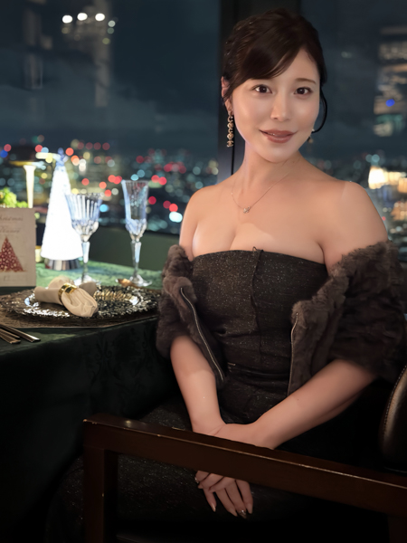 Reina+World、美スタイルあらわなロングドレスでファン魅了