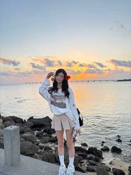 水神きき、オーバーサイズ×ミニ丈の華奢見えシルエットでスレンダー美スタイル公開