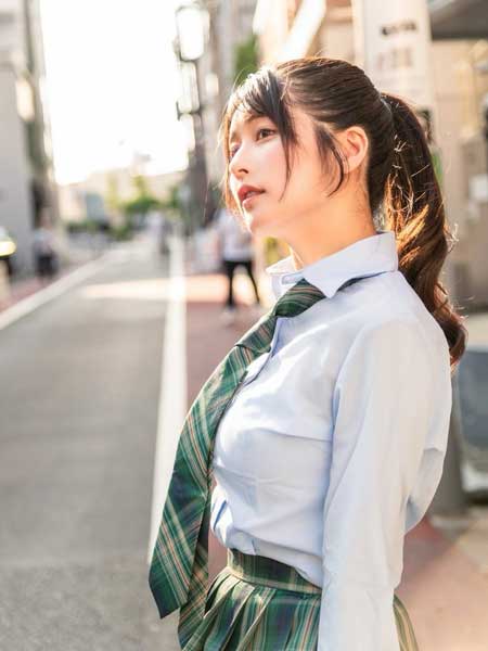 ちとせ よしの、可愛すぎる制服衣装に反響「よしのちゃん可愛い〜」「超カワイイ」