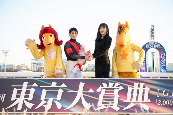 TCKイメージキャラクターの池田エライザが来場！表彰式プレゼンターやミニトークショーで東京大賞典当日を大いに盛り上げる