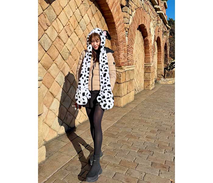 中川安奈、ミニ丈で際立つ脚線美あらわな冬のディズニーコーデを披露