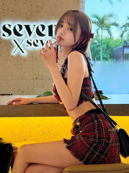 みもれもん、くびれラインが綺麗すぎるツイードセットアップ姿を公開