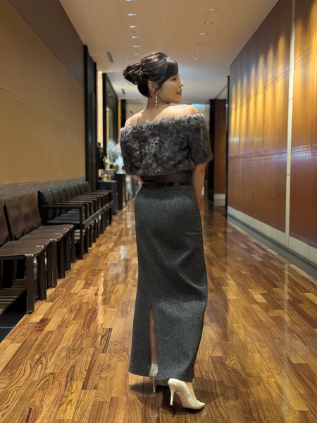 Reina+World、美スタイルあらわなロングドレスでファン魅了