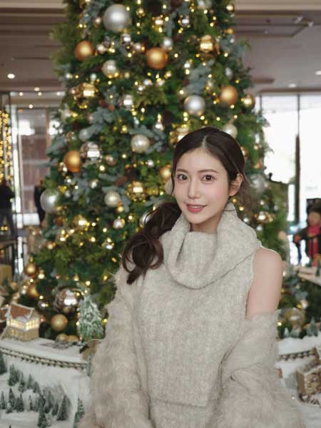 阿部なつき、大胆美脚披露！冬の王道・ニットコーデでファン悩殺