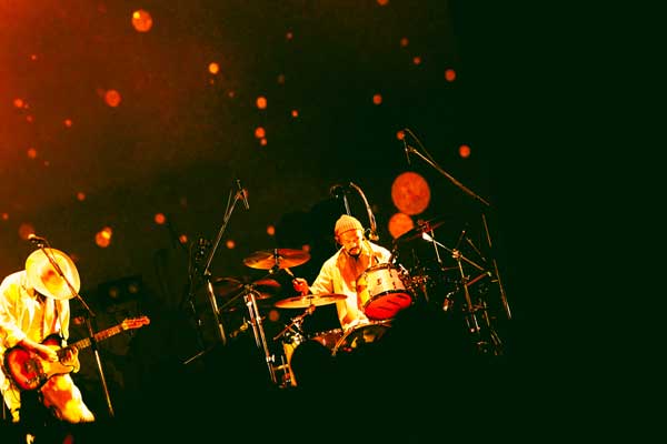 ACIDMAN、オリジナルアルバム『光学』のリリースを記念したライブ『「光学」全曲初披露ライブ＆第2回壇上交流会』東京・大阪両公演大盛況のもと閉幕！＜オフィシャルライブレポート＞