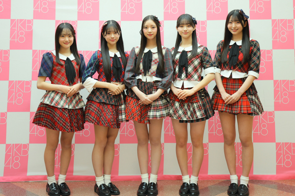 第21期生5名をお披露目＆19期研究生5名が正規メンバーに昇格！「AKB48 20th Year Live Tour 2025 in 日本武道館」オフィシャルレポート