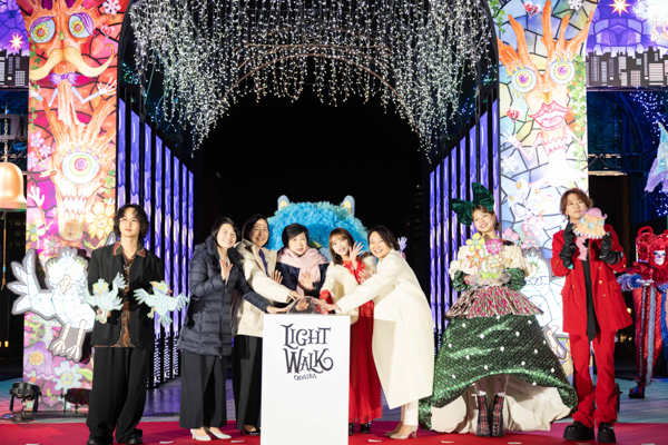 与田祐希が真紅のドレスで登壇！クリスマスイブの予定は…○○○○○を予約済み！東京都知事の小池百合子氏らと点灯「LIGHT WALK ODAIBA」点灯式@シンボルプロムナード公園内夢の大橋