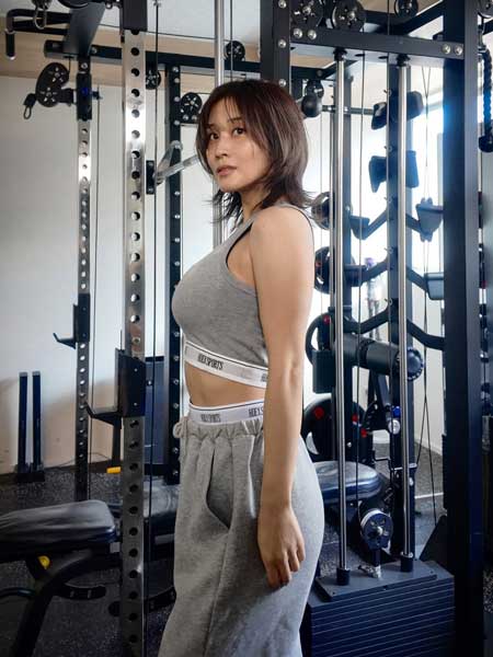 腹筋ラインがまぶしい！高橋凛、ジムで魅せた引き締めボディに反響