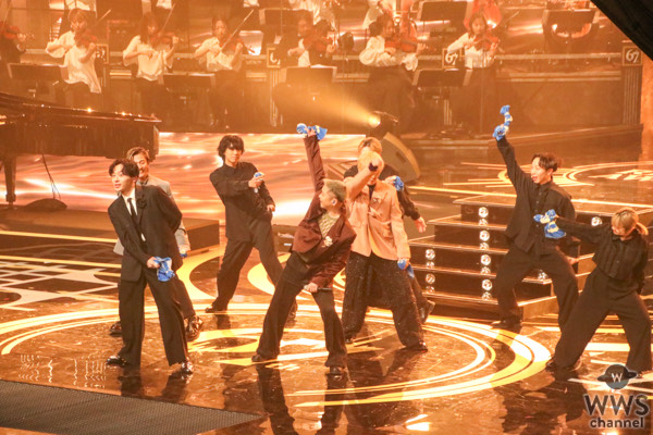 Da-iCE、タオルと大ジャンプで「ノンフィクションズ」熱唱【レコ大】〈第67回 輝く! 日本レコード大賞〉