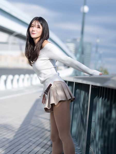 「女神すぎます」水神きき、オフショル×ミニスカの美脚スタイルでファン悩殺！