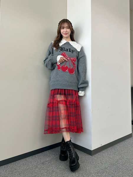 「相変わらずめっちゃ美脚」大島麻衣、甘辛MIXで細身ラインが際立つコーデ公開！