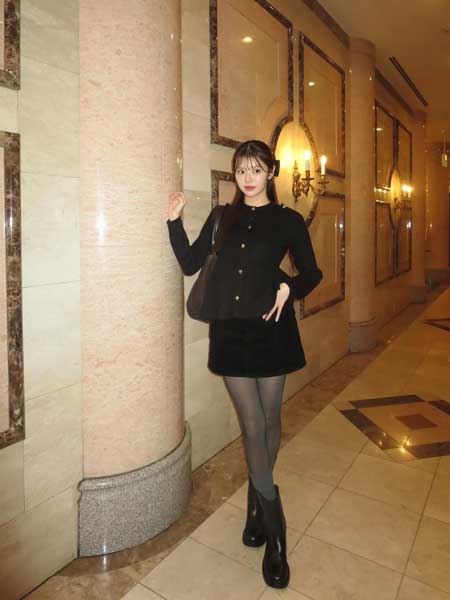 鈴木ゆうか、タイツ×ブーツで作るバランス感が秀逸な美脚コーデを披露