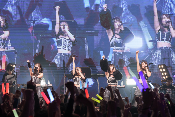 #2i2、12月6日のツアーファイナル『Pages of Us』をもって解散、意味のある言葉を歌うアイドルとして歩んだ5年間に幕