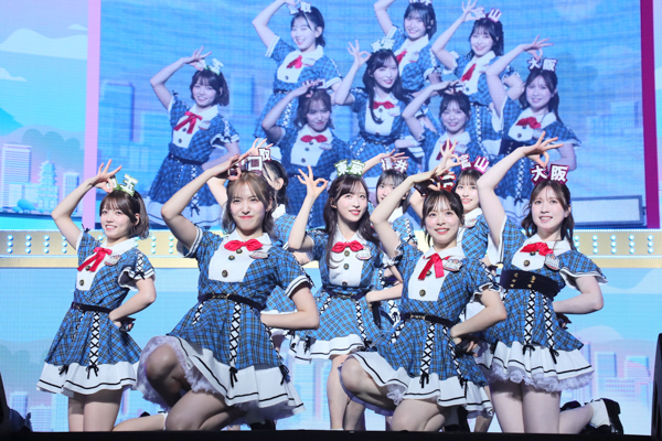 第21期生5名をお披露目＆19期研究生5名が正規メンバーに昇格！「AKB48 20th Year Live Tour 2025 in 日本武道館」オフィシャルレポート