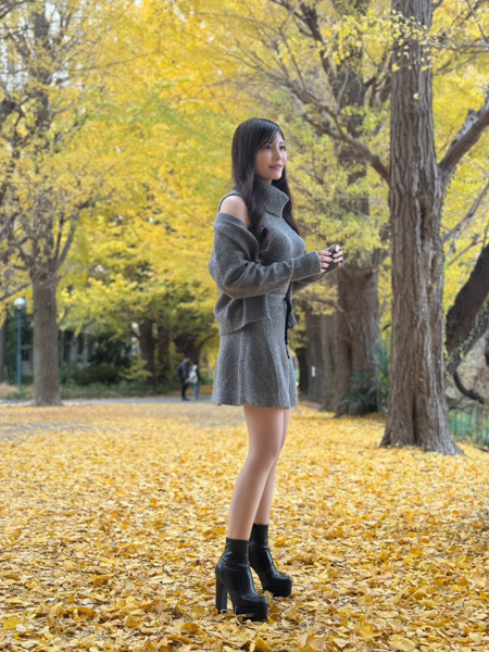 Reina+World、美スタイルあらわな秋コーデにファン絶賛！「秋コーデかわいい」「かわいいっす」