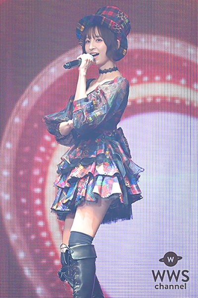 【写真特集】元AKB48・篠田麻里子、「上からマリコ」でオープニングを飾る！パッチワーク風ミニドレス衣装で熱唱！＜AKB48-20th-Year-Live-Tour-2025-in-日本武道館＞6