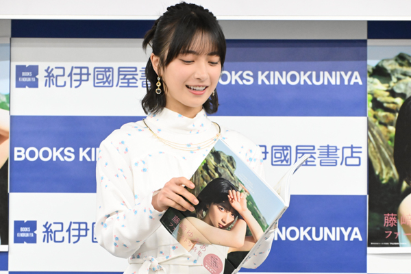 藤崎ゆみあの初めての記憶が詰まったファースト写真集が発売！ ギリシャ・メテオラでの撮影は「自分の中でしっかりとこの思いを受け止めて、忘れたくない」