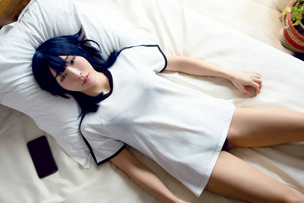 加護亜依、衝撃のイメージチェンジでグラビア界に電撃参戦！「ヤングマガジン」青髪コスプレで魅せた新境地！SNSで話題沸騰「これが加護ちゃん!?」