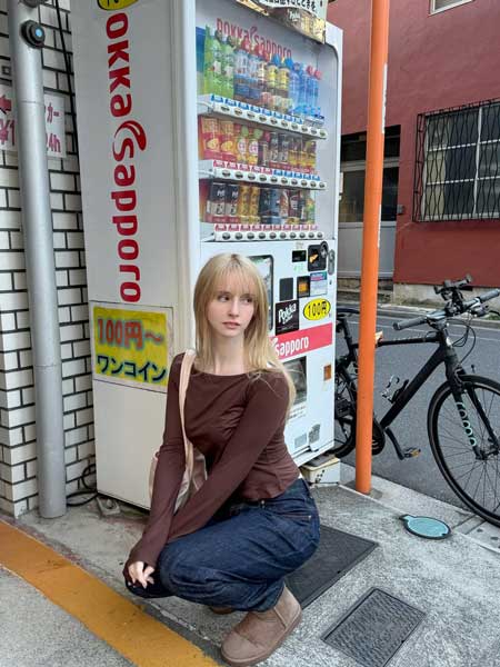 ジェマ・ルイーズ、美貌あらわなナチュラルコーデを公開！！