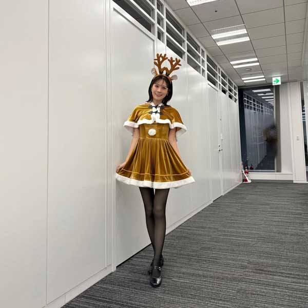 ウェザーニュース・戸北美月、透け黒タイツで引き締まる美脚ラインでトナカイ姿に！