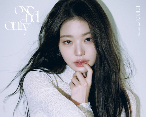 IVE・ウォニョンのソロ写真集『D'ICON VOLUME N°31 JANG WONYOUNG ONE AND ONLY』受注予約開始