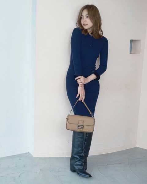 川口春奈、ボディラインが美しすぎる！ネイビーニットワンピで魅せた大人の色気にファン釘付け