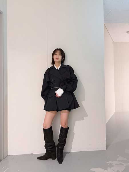 大原優乃、脚長シルエットが別格なミニ丈×ロングブーツで魅せた美脚ショット公開