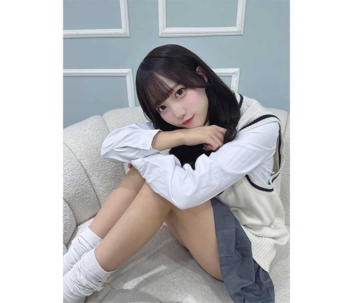 「ギャるりかわいい」琴るり、もち肌感際立つ！白シャツ×ベストの正統派スクールルックが尊いカット公開