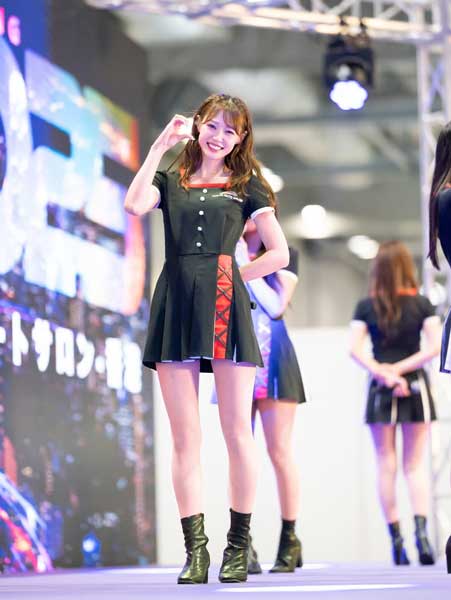 橘香恋、脚長美脚が眩しい！ミニ丈コスチュームで魅せた圧倒的スタイル公開！