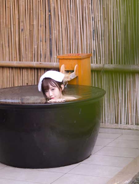 Yami、うなじと肩のラインが映える入浴スタイルでファン悩殺！！