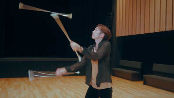 藤原さくら、デジタルシングル「OK」配信リリース！さらに、10人のバトントワラーが「OK」を表現するBaton Twirling VideoをYouTubeにて公開！